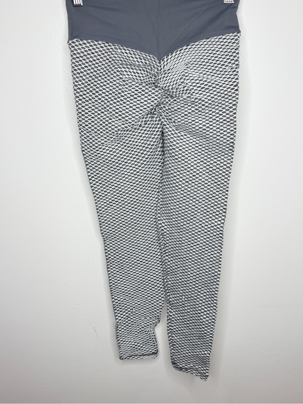NWOT Textured Scrunch Butt Leggings Size S